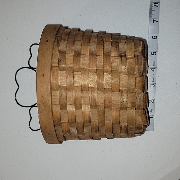 ● Vintage Wicker Basket with Hearts - Picture 7 of 8